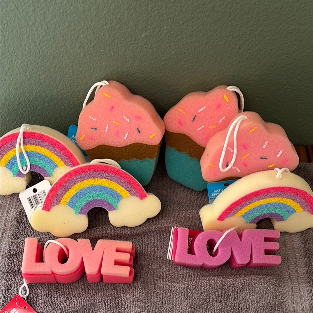 Bath & Body Set of 8 Bath Sponges